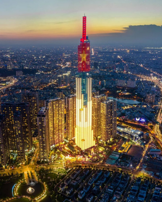 Cùng ngắm vẻ đẹp tuyệt vời của tòa tháp cao nhất Việt Nam - Landmark 81 với bức tranh vẽ đơn giản nhưng rất ấn tượng. Hãy để mình được đưa bạn đến những chuyến phiêu lưu đầy thú vị qua tác phẩm nghệ thuật này!